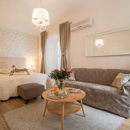 Apartman & Perla *