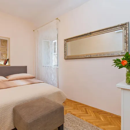 Apartman & Perla