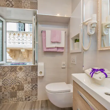 Apartman & Perla *