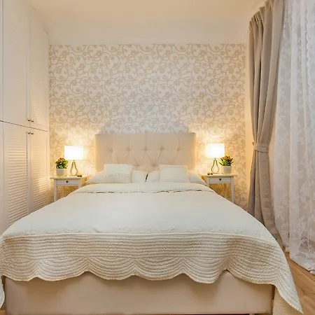 Apartments&rooms Perla *