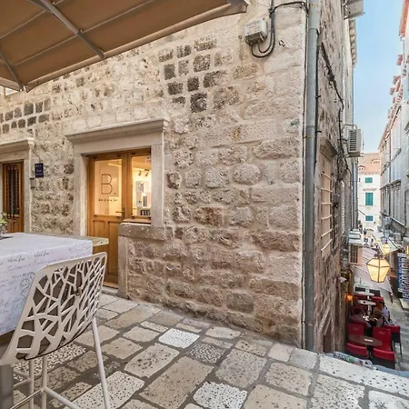 Apartman & Perla *