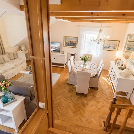 아파트먼트&룸스 펠라