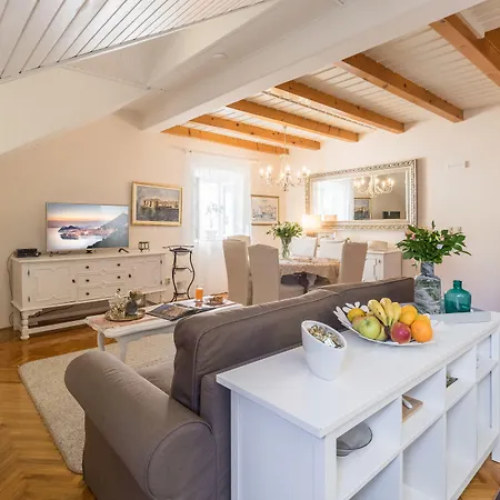 아파트먼트&룸스 펠라