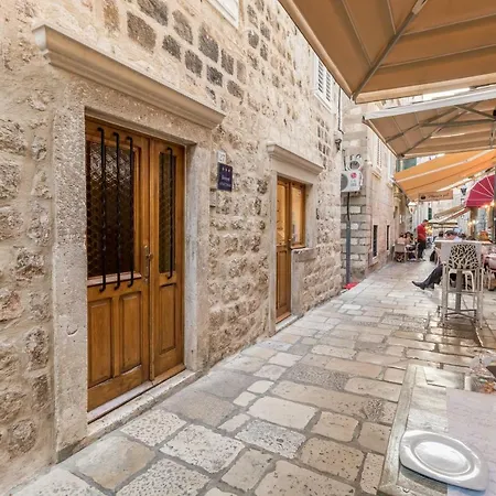 아파트먼트&룸스 펠라