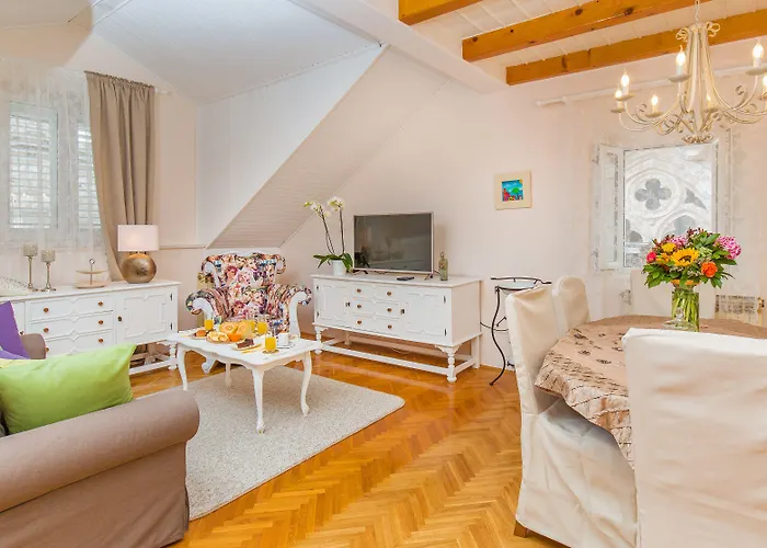 Apartments&rooms Perla *